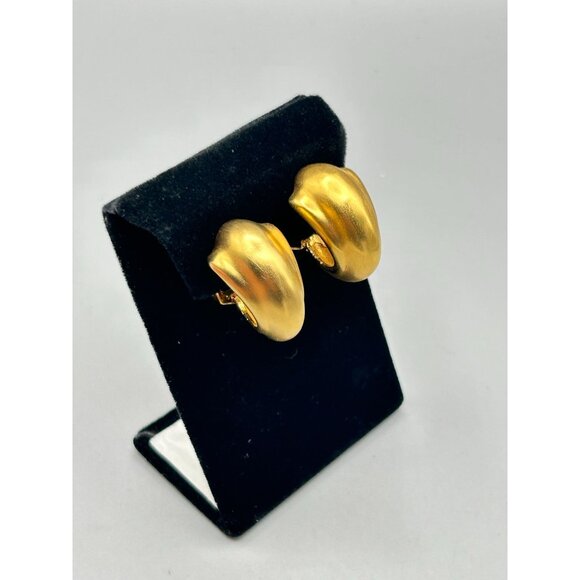 Signed GJD Ginnie Johansen Design Clip On Hoops Earrings Matte Gold Tone - Picture 6 of 10